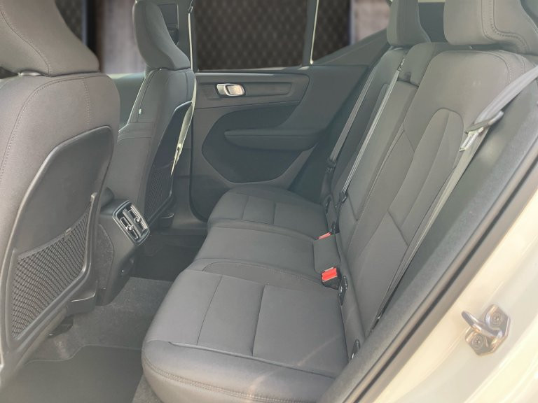 Bild 8: VOLVO PKW XC40 T2 Momentum Pro