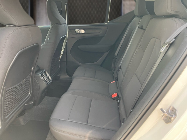 Bild 8: VOLVO PKW XC40 T2 Momentum Pro