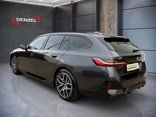 Bild 2: BMW i5 eDrive40 Touring G61