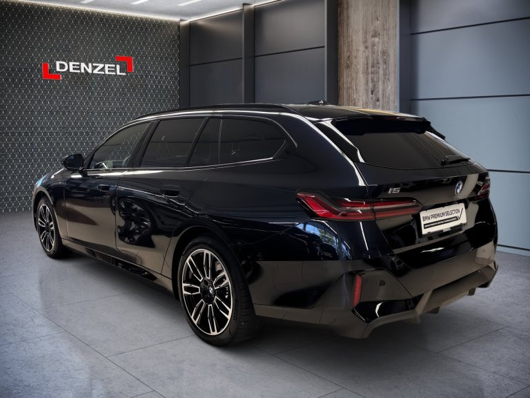 Bild 2: BMW i5 xDrive40 Touring