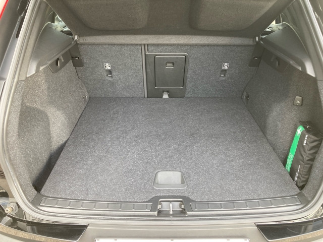 Bild 9: VOLVO PKW XC40 T3 Momentum Pro Geartronic