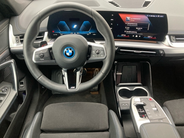 Bild 6: BMW iX1 xDrive30 U11