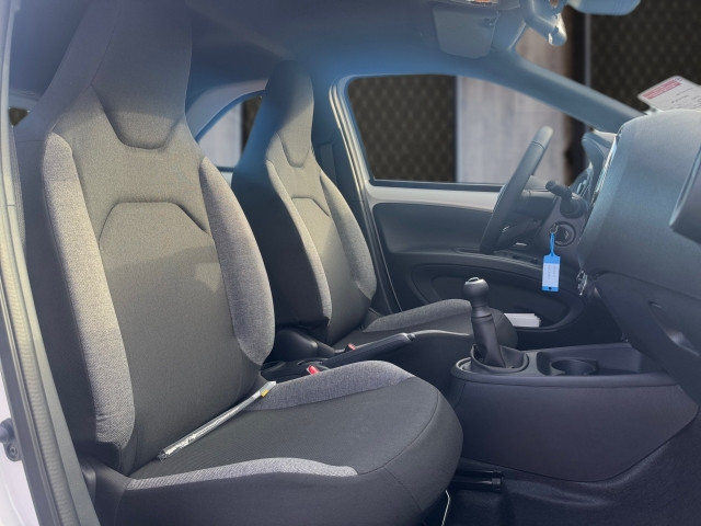 Bild 5: Toyota AYGO X 1,0 l Play