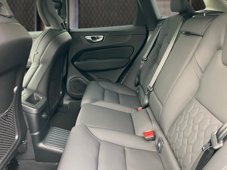 Bild 8: VOLVO PKW XC60 Plus, T6 AWD Plug-in Hybrid, Elektrisch/Benzin, Dark