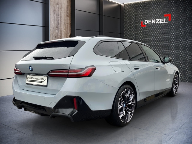 Bild 3: BMW i5 xDrive40 Touring