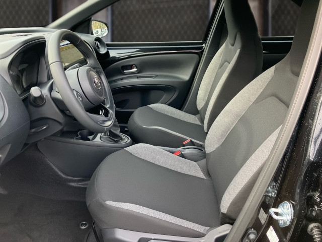 Bild 5: Toyota AYGO X 1,0 l Play