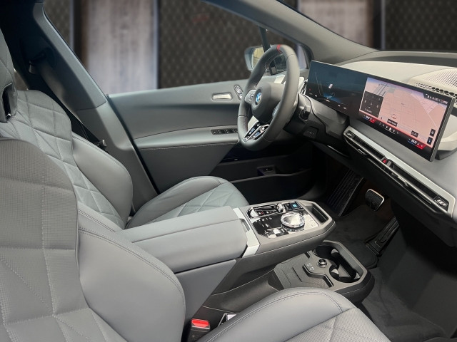 Bild 5: BMW PKW i-Serie iX M70 xDrive I20