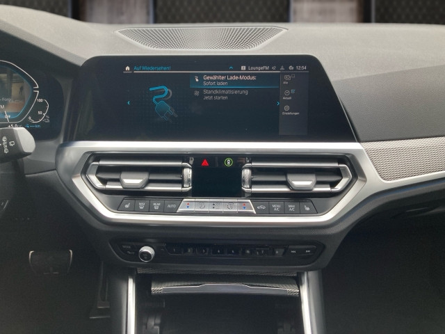 Bild 7: BMW 330e PHEV xDrive Touring Aut.