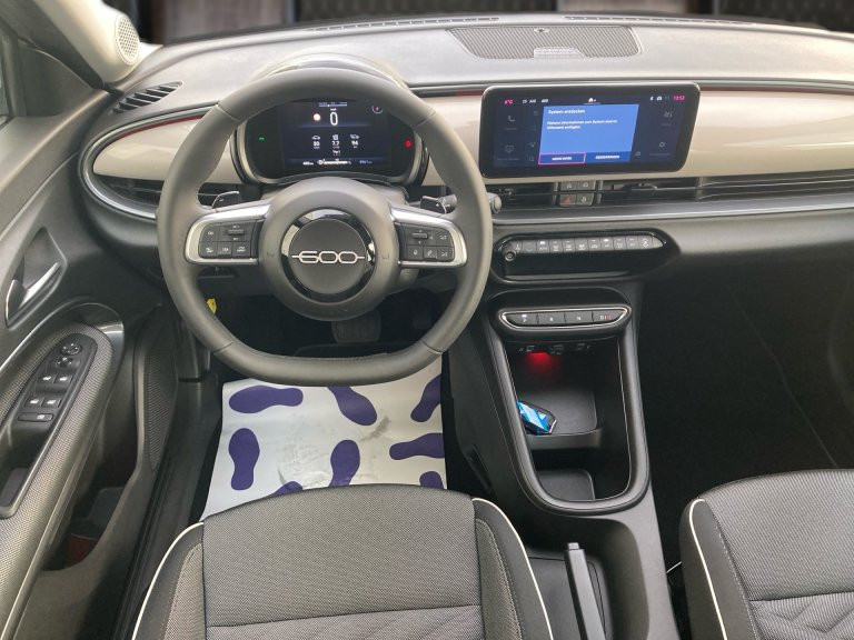 Bild 6: Fiat 600 Hybrid 100 6-Gang eDCT