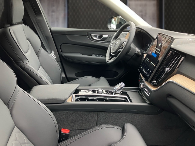 Bild 5: VOLVO PKW XC60 T6 AWD Plus Dark