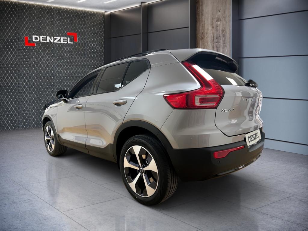 Bild 2: Volvo XC40 B3 Mild Hybrid Plus Dark