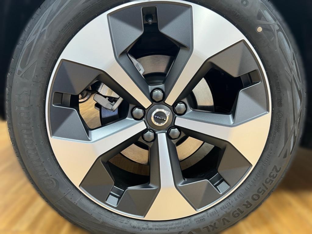 Bild 4: VOLVO PKW XC40 B3 Mild Hybrid Plus Dark