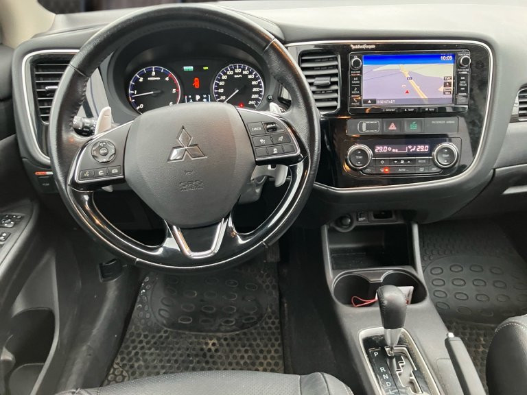 Bild 6: Mitsubishi 2,2 DI-D 4WD AT Intense+/Instyle