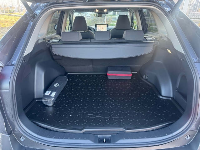 Bild 10: Toyota RAV4 Active Drive 2,5, 218 PS 4x2 Hybrid