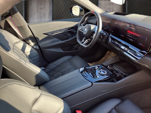 Bild 5: BMW i5 M60 xDrive Touring G61