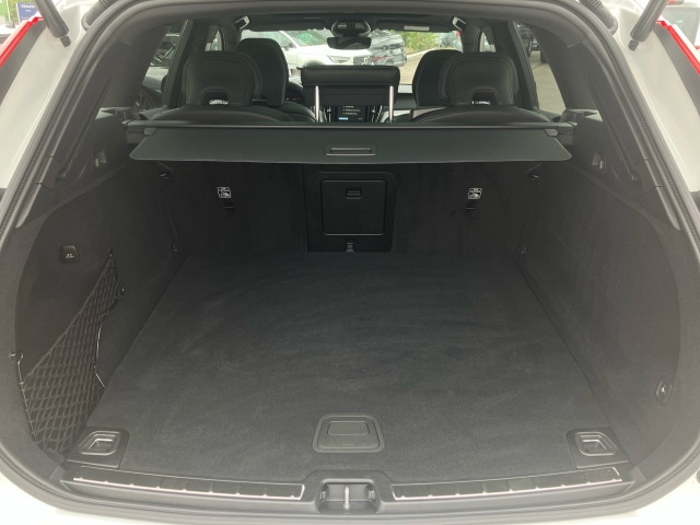 Bild 9: VOLVO PKW XC60 Black Edition Plus, T6 AWD Plug-in Hybrid, Elektrisch/B