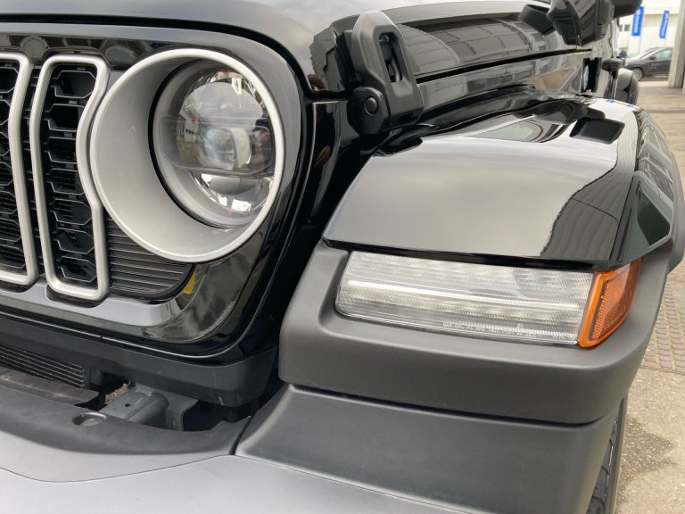 Bild 11: Jeep Wrangler Sahara 2.0 PHEV 380 PS AT 4xe