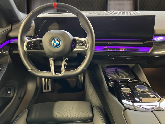 Bild 6: BMW i5 M60 xDrive Limousine G60