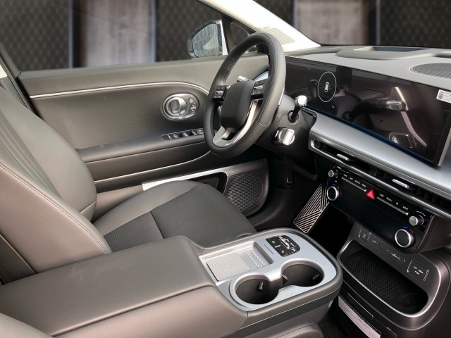 Bild 4: Hyundai IONIQ 9 Calligraphy 110 kWh 4WD 96c71-O1/2