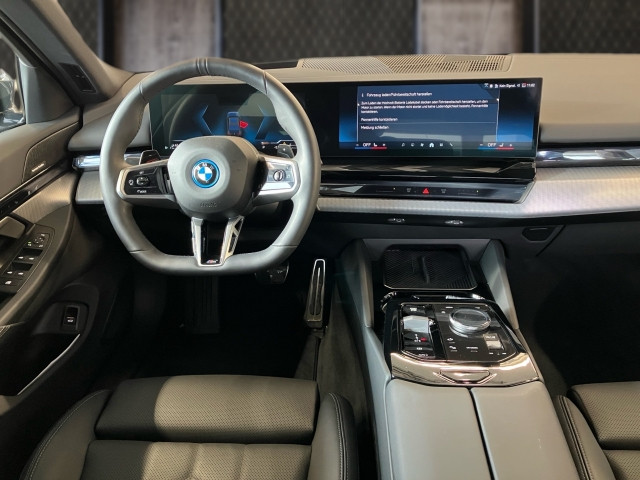 Bild 6: BMW 550e xDrive Limousine G60 XB1