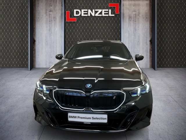Bild 2: BMW i5 xDrive40 Touring
