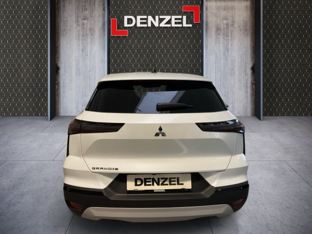 Bild 10: Mitsubishi Grandis 1,3 Petrol Intense S+C+T 26