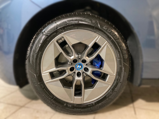 Bild 8: BMW PKW i-Serie iX xDrive45