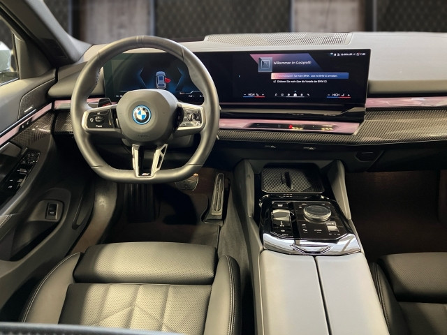 Bild 6: BMW i5 xDrive40 Touring