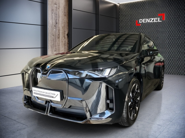 Bild 1: BMW PKW i-Serie iX xDrive45