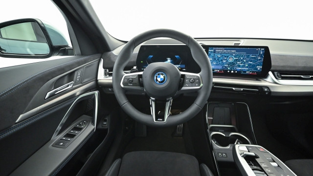 Bild 1: BMW iX2 eDrive 20 U10