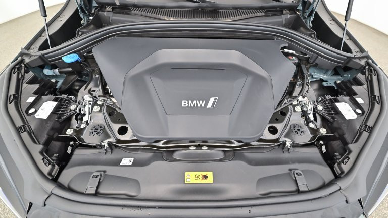 Bild 5: BMW iX2 eDrive 20 U10
