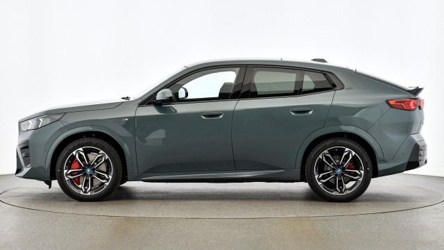 Bild 8: BMW iX2 eDrive 20 U10