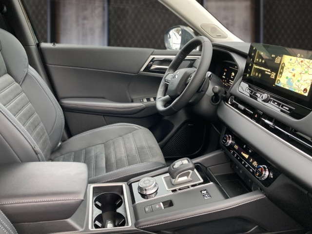 Bild 5: Mitsubishi Outlander PHEV 2,4 4WD Intense AT 25