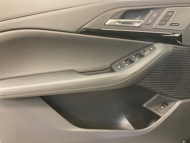 Bild 9: BMW 220i Active Tour U06