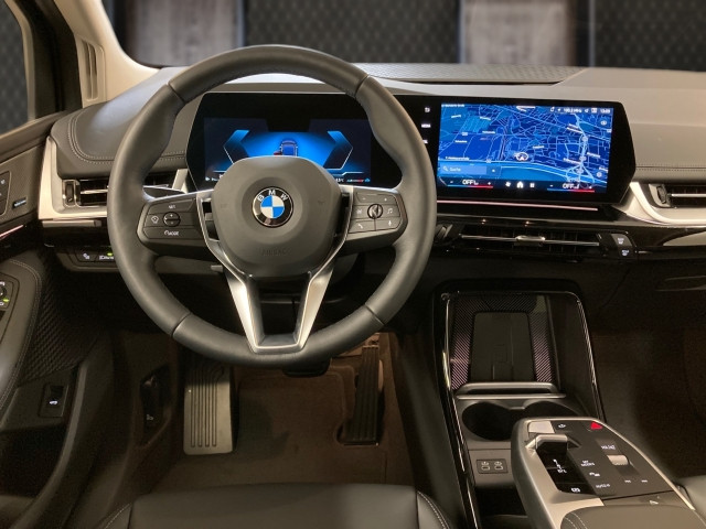 Bild 10: BMW 220i Active Tour U06