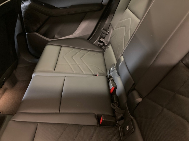 Bild 14: BMW 220i Active Tour U06