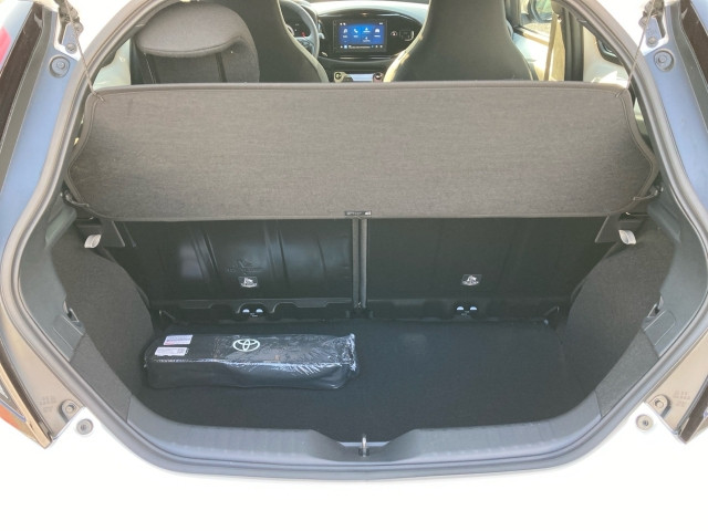 Bild 9: Toyota AYGO X 1,5 l Active CVT 8 - fach Bereifung