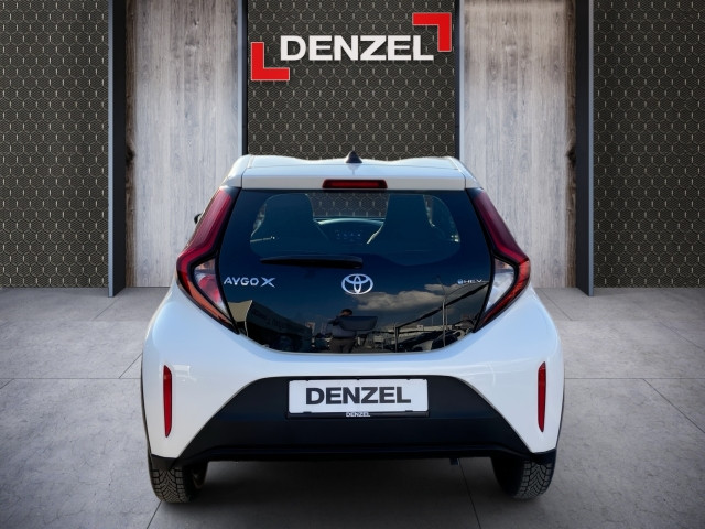 Bild 10: Toyota AYGO X 1,5 l Active CVT 8 - fach Bereifung