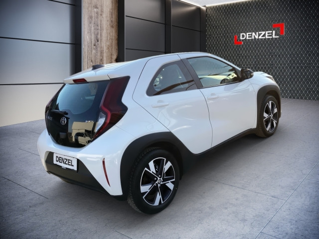 Bild 3: Toyota AYGO X 1,5 l Active CVT 8 - fach Bereifung