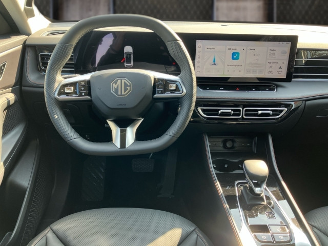 Bild 19: MG HS HEV Luxury Lenkradhzg. 25.5