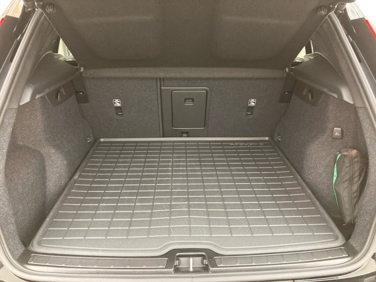 Bild 9: VOLVO PKW XC40 Black Edition Plus, B4 Mild Hybrid, Benzin