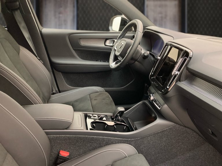 Bild 5: VOLVO PKW XC40 Black Edition Plus, B4 Mild Hybrid, Benzin