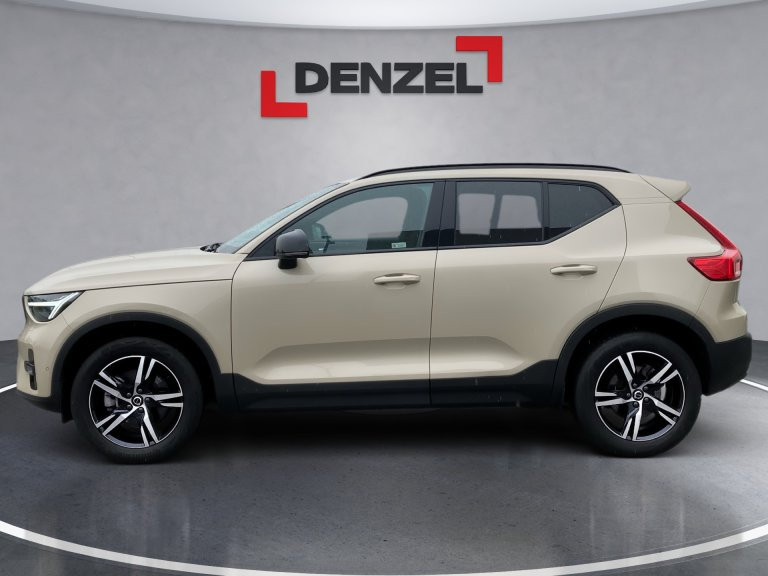 Bild 1: VOLVO PKW XC40 Plus, B3 Mild Hybrid, Benzin, Dark