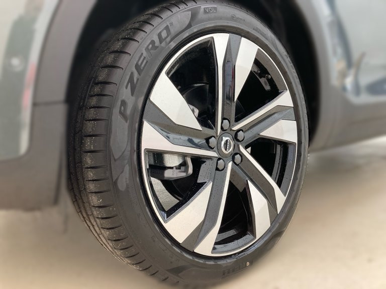 Bild 4: VOLVO PKW XC40 Plus, B3 Mild Hybrid, Benzin, Dark