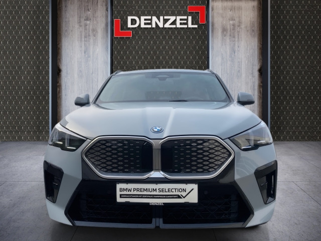 Bild 12: BMW iX2 eDrive 20 U10