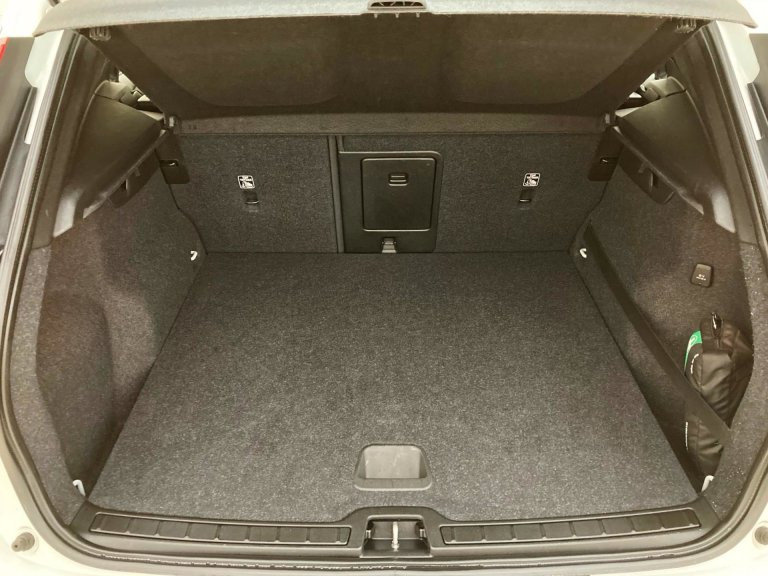 Bild 9: VOLVO PKW XC40 D4 Momentum AWD Geartronic