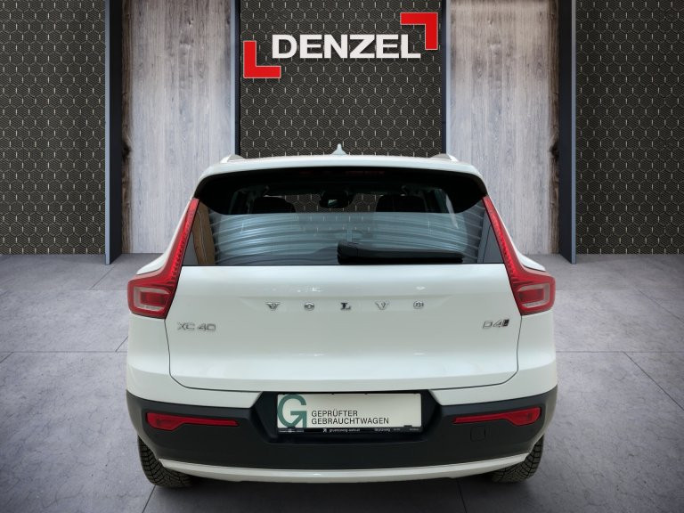 Bild 10: VOLVO PKW XC40 D4 Momentum AWD Geartronic