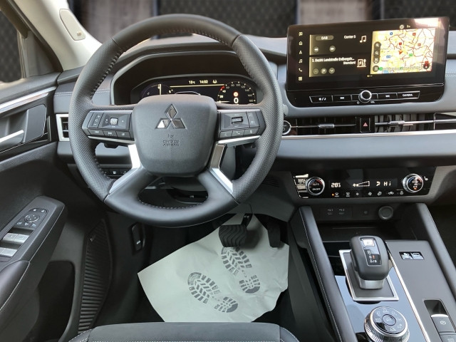 Bild 6: Mitsubishi Outlander PHEV 2,4 4WD Invite 220V AT 25