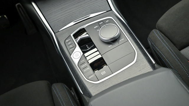 Bild 3: BMW 320i xDrive Limousin