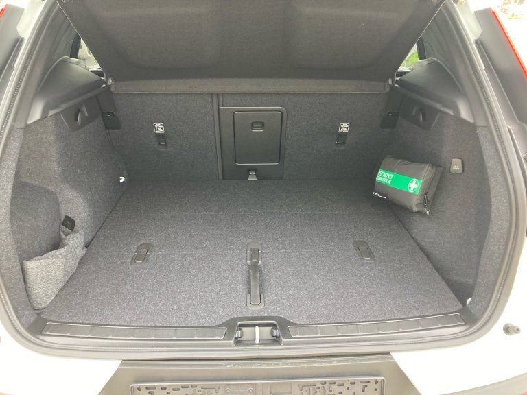 Bild 12: VOLVO PKW XC40 B3 Plus Black Edition Mild Hybrid